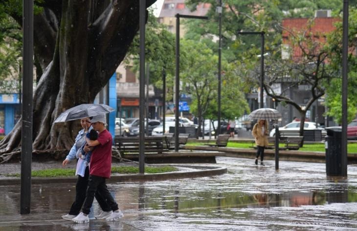 Tucumán enfrenta una jornada de vientos intensos y lloviznas, con un fin de semana soleado a la vista