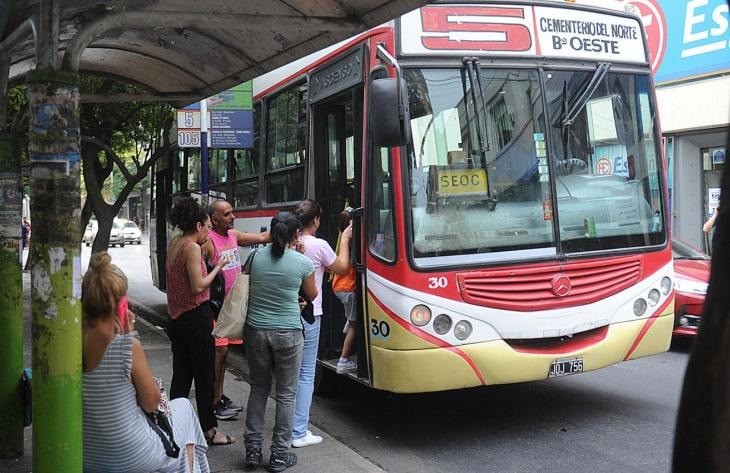 Vuelve la normalidad: el transporte urbano de Tucumán reactiva su servicio tras el acuerdo entre municipio y empresarios