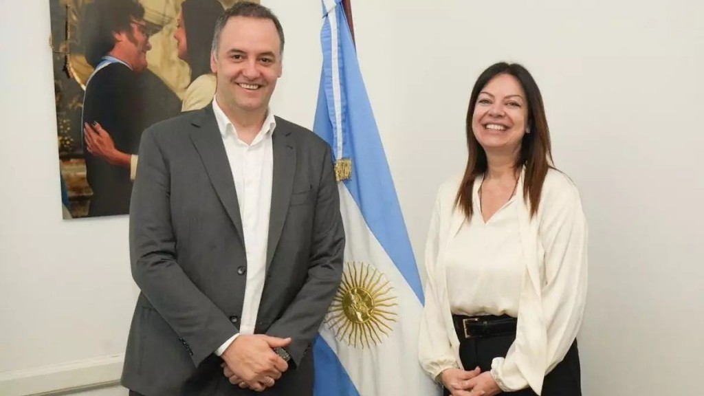 Adorni impulsa un acercamiento directo con los ministros para destrabar la comunicación en el Gobierno