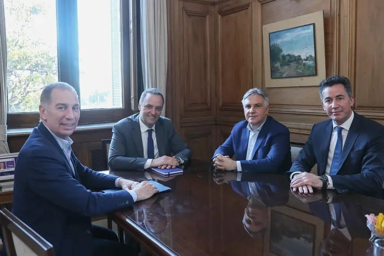 Diálogo con gobernadores: Adorni y Santilli avanzan en consensos para las reformas y el Presupuesto 2026