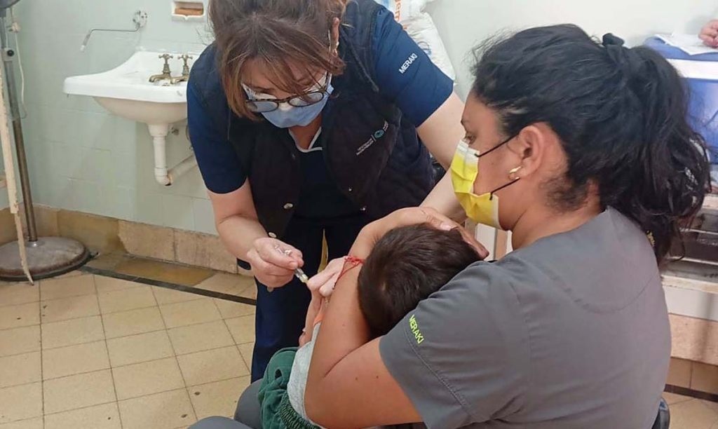 Tucumán en alerta: la cobertura de vacunación infantil cayó del 95% al 70% tras la pandemia