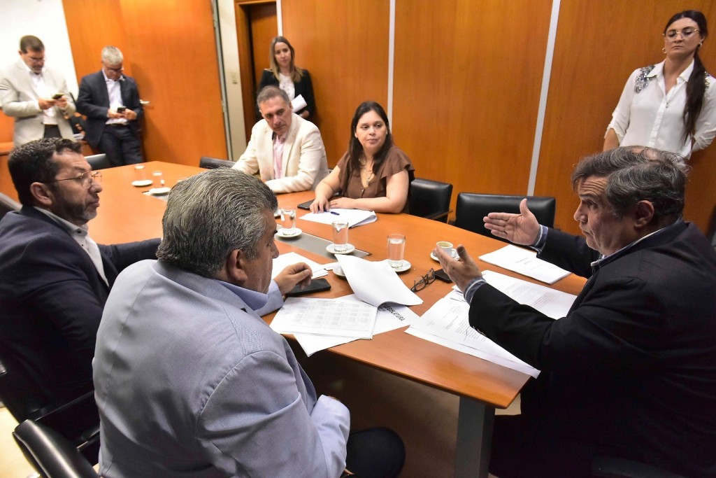 Avanza el Presupuesto 2026: Legislatura citará al ministro Abad para explicar los lineamientos