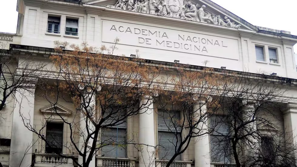 La Academia Nacional de Medicina rechaza tratamientos y cirugías de transición de género en niños y adolescentes