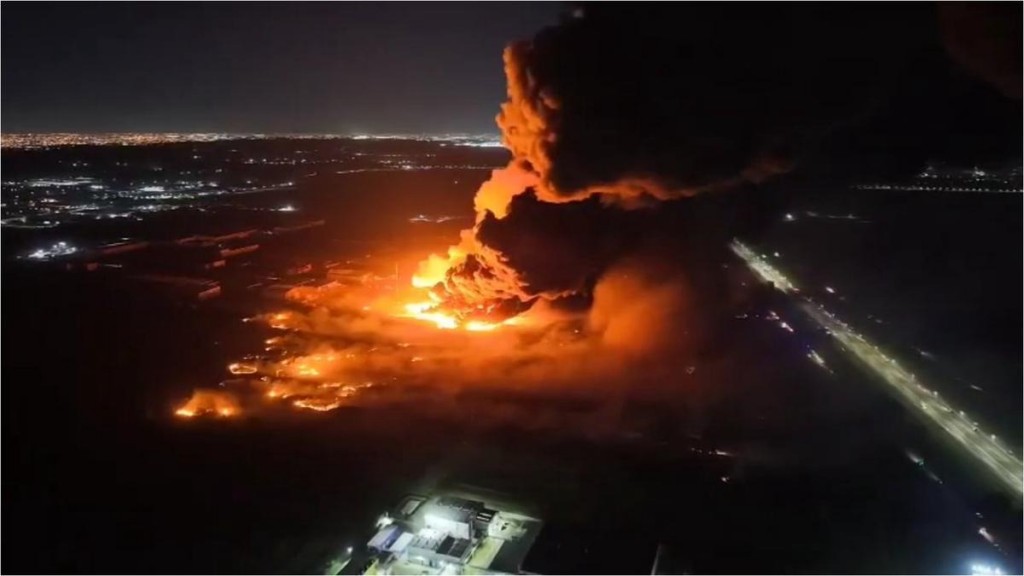 Al menos 24 heridos y una nube tóxica tras una serie de explosiones en un polo industrial de Ezeiza