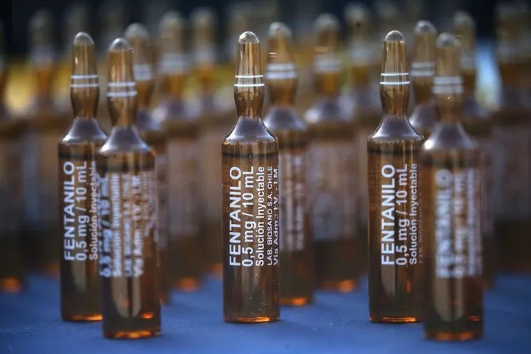 Proponen reparar a víctimas del fentanilo contaminado con pensiones vitalicias y subsidios