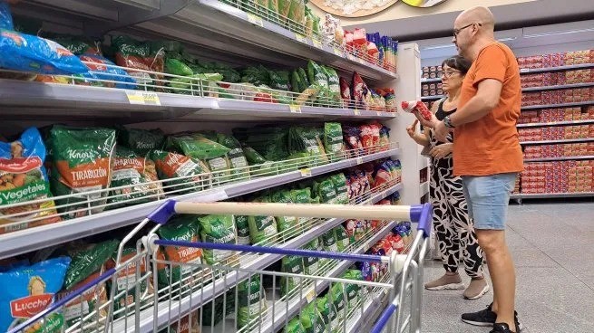 El consumo en autoservicios repuntó 12,5% en octubre, pero no logra superar los niveles del año pasado