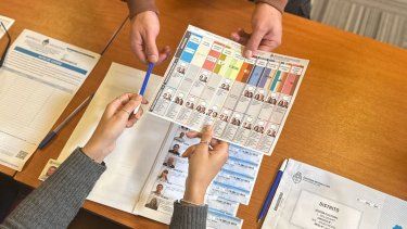 A cambio de fondos, el Gobierno pide a las provincias bajar impuestos y adoptar la boleta única