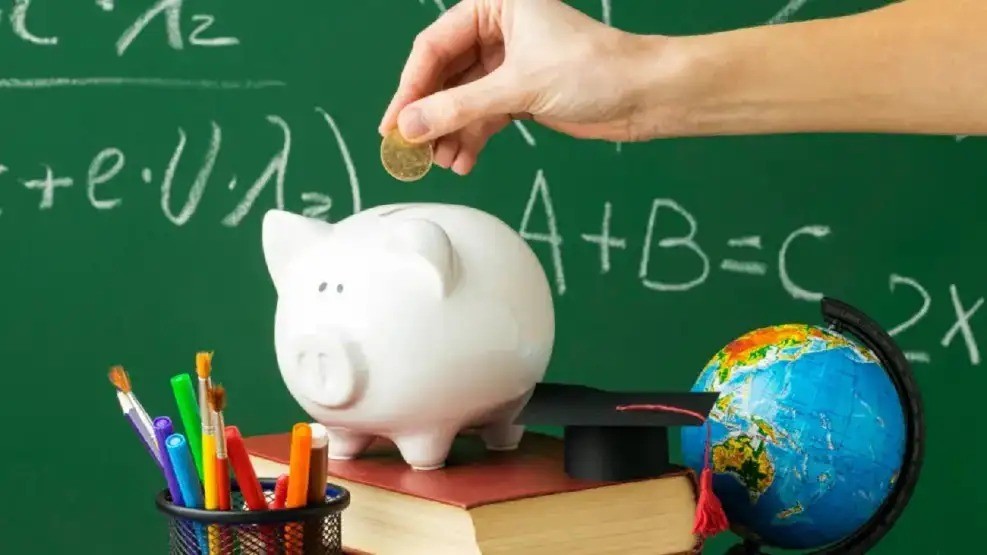 Más allá del ahorro: Cómo los países latinoamericanos integran la educación financiera en sus sistemas educativos