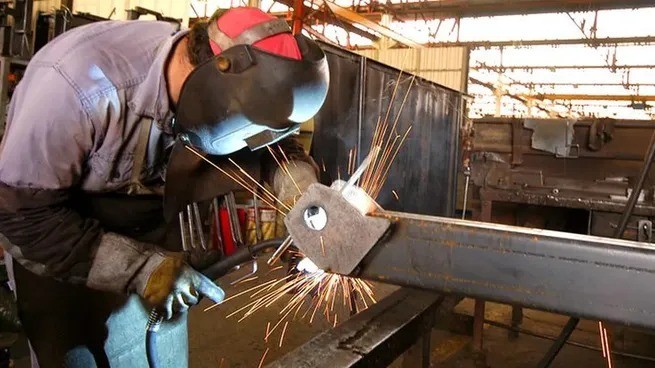 Reforma laboral: los 3 ejes clave del borrador que discute el Gobierno con empresarios