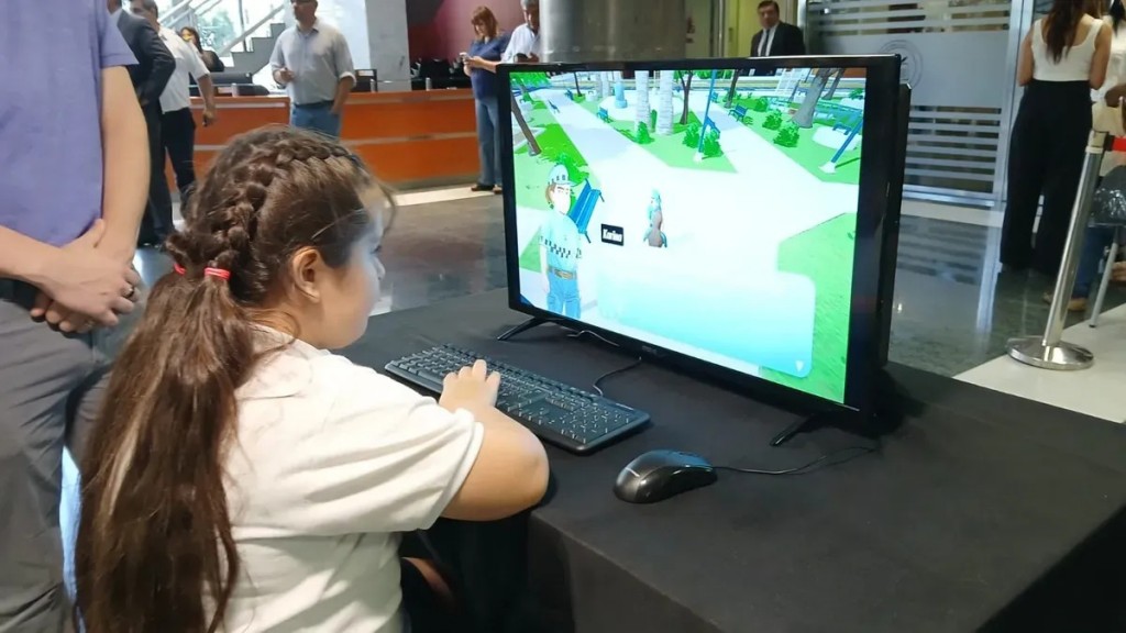 En la Legislatura presentaron un videojuego tucumano que simula el trabajo parlamentario
