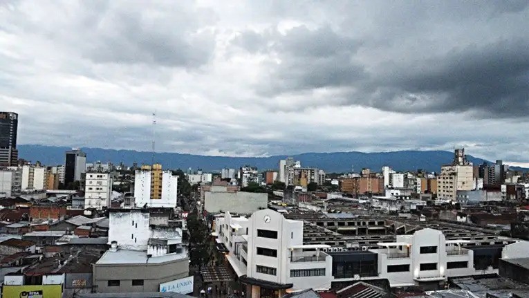 Tucumán inicia la semana con alerta amarilla por tormentas y un marcado descenso térmico