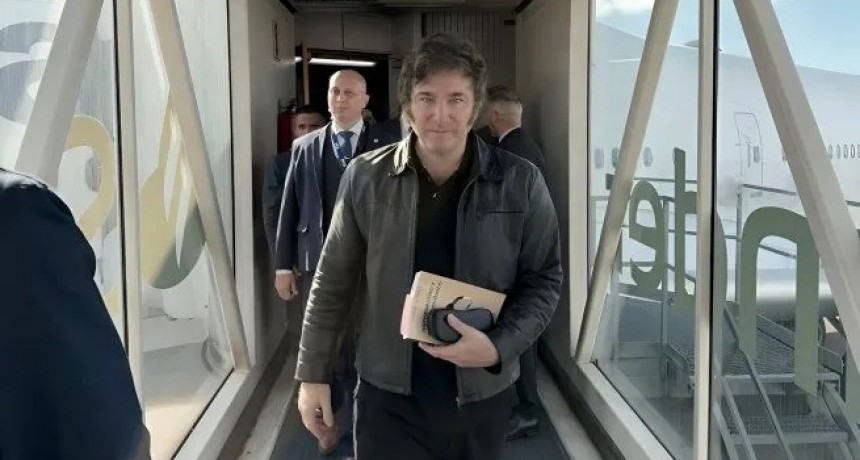 Milei viaja a EE.UU. para captar inversiones en medio de rumores sobre un posible plan dolarizador