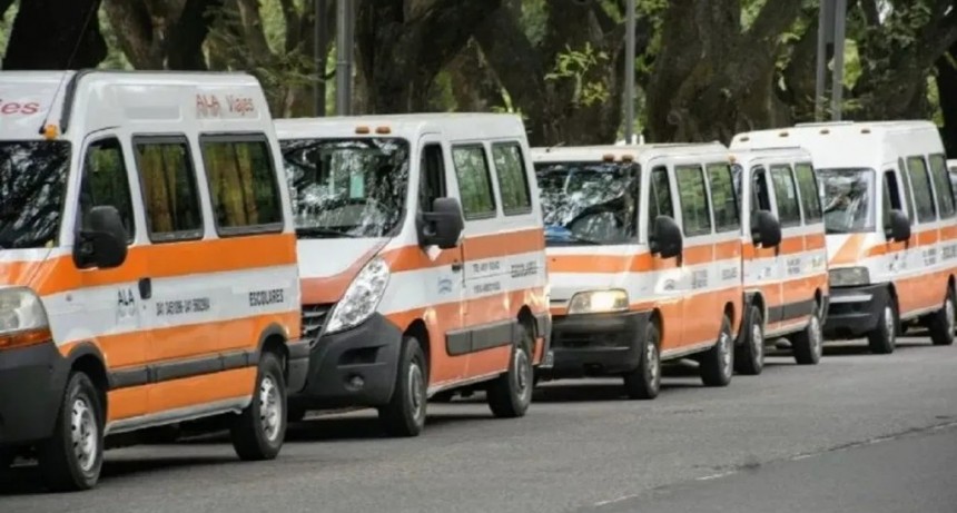 Crisis en el transporte escolar tucumano: multas y una tarifa congelada ponen en riesgo la supervivencia del servicio