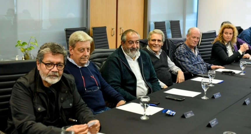 Con la reforma laboral en el horizonte, la CGT busca unificar su conducción