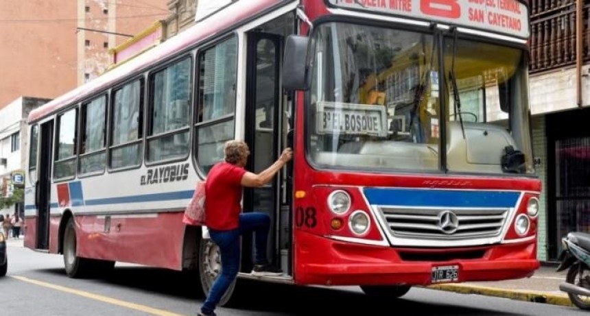 Tucumán amanece sin colectivos: medida gremial afecta a 13 líneas por conflictos laborales