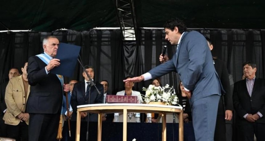 Jaldo puso en funciones al nuevo intendente de Alberdi