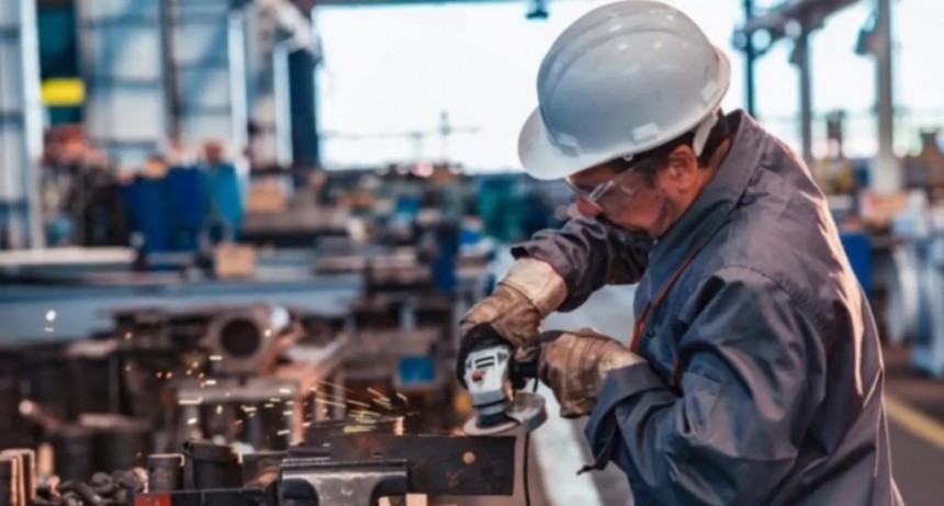 Reforma laboral: el Gobierno apunta a bajar a cero el costo para blanquear empleos