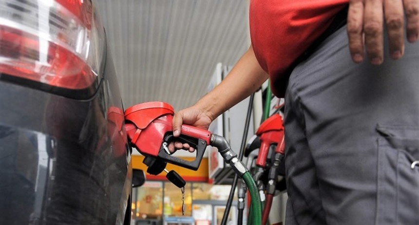 El mercado de combustibles frena su crecimiento interanual tras seis meses de alza