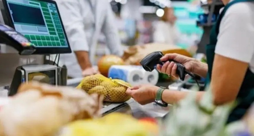 El empleo privado pierde seis veces más puestos que el público