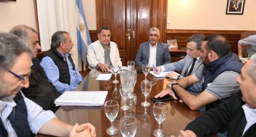 El Gobierno recibió a los gremios de Vialidad, IPV, Experimental y SADOP