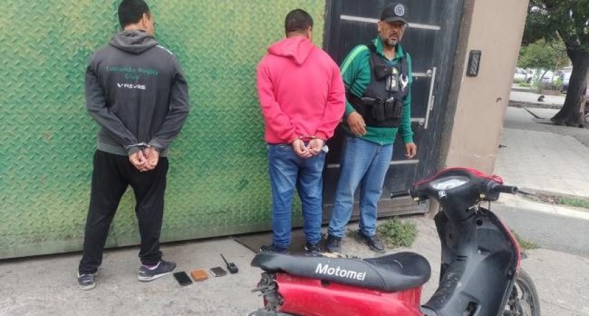 Circulaban con un inhibidor de alarmas y fueron demorados