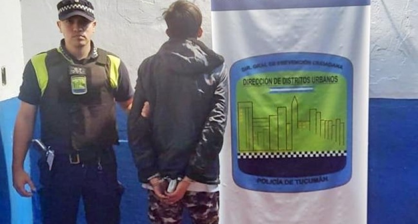 Atrapan infraganti a un ladrón robando dentro de una escuela