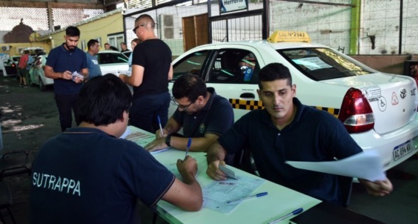 La Municipalidad refuerza los controles a los taxis para garantizar que presten un buen servicio