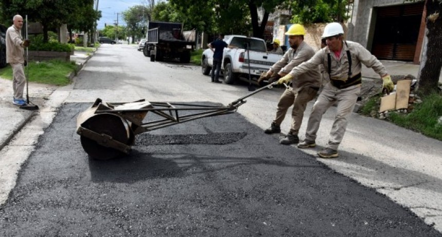 San Miguel de Tucumán: realizan trabajos preventivos sobre calles con avanzado deterioro