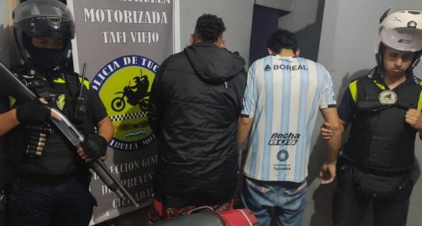 Aprehenden a dos hombres que circulaban armados a bordo de una motocicleta