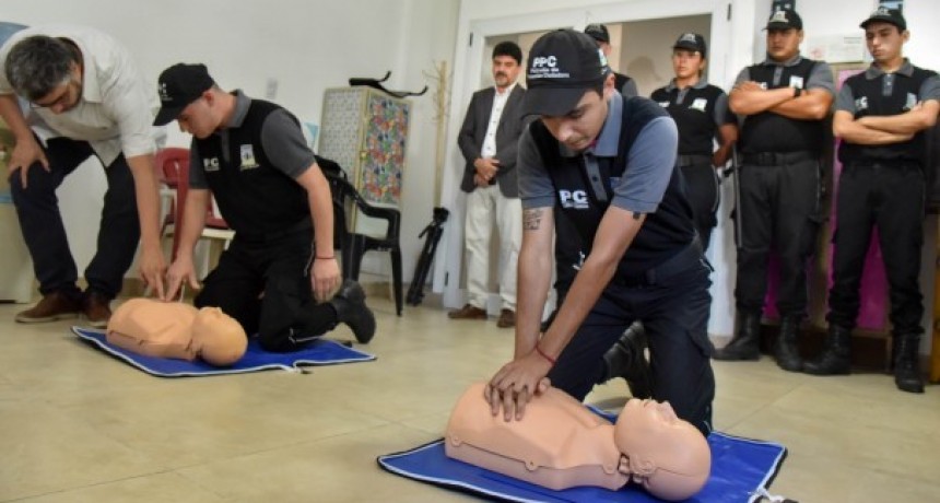 Agentes de la Patrulla de Protección Ciudadana aprenden a realizar maniobras de RCP
