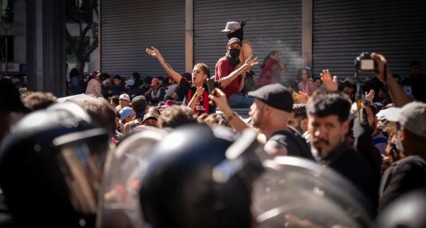 Detuvieron a dos personas en la marcha de organizaciones sociales