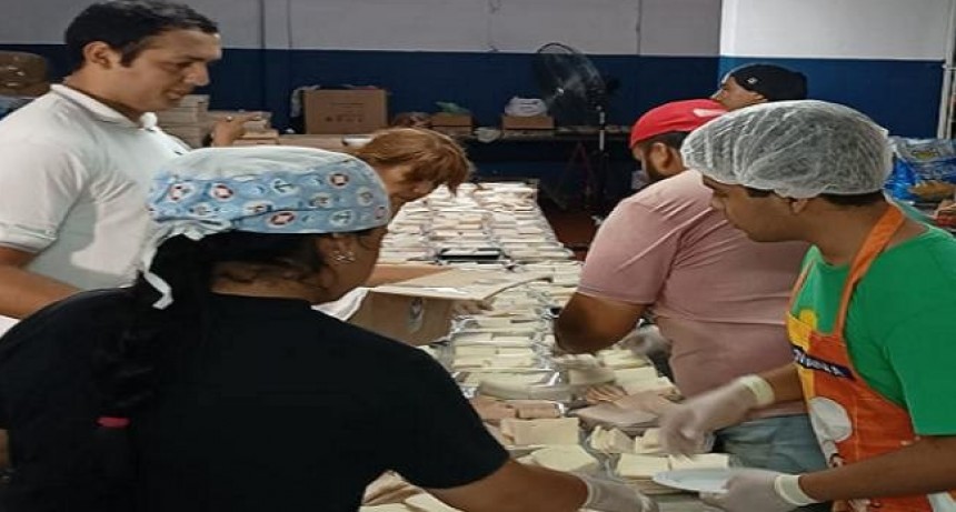 Cadetes y Polic&iacute;as elaboraron 200 docenas de s&aacute;ndwiches de miga para ser donados