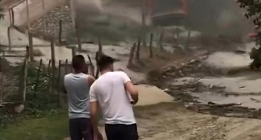  Un alud arras&oacute; un puente peatonal en Catamarca y dej&oacute; aislada una localidad 