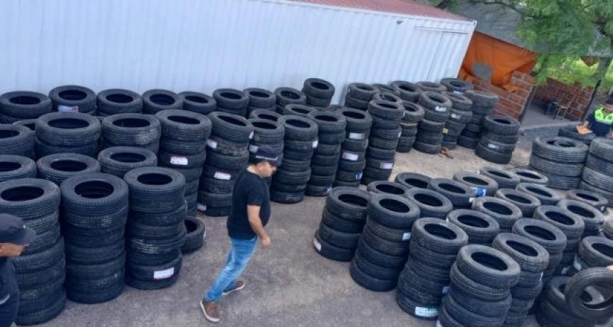 Secuestro millonario de m&aacute;s de 800 cubiertas ilegales en el puesto fronterizo 7 de Abril