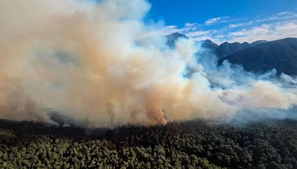 Un incendio forestal consumió más de 1.800 hectáreas en el Parque Nacional Nahuel Huapi