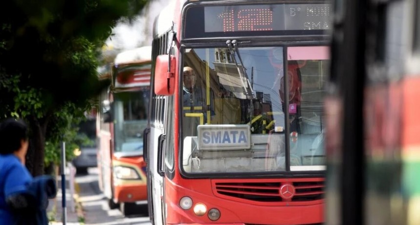 El gobierno cerró la compra de 100 colectivos 0 km