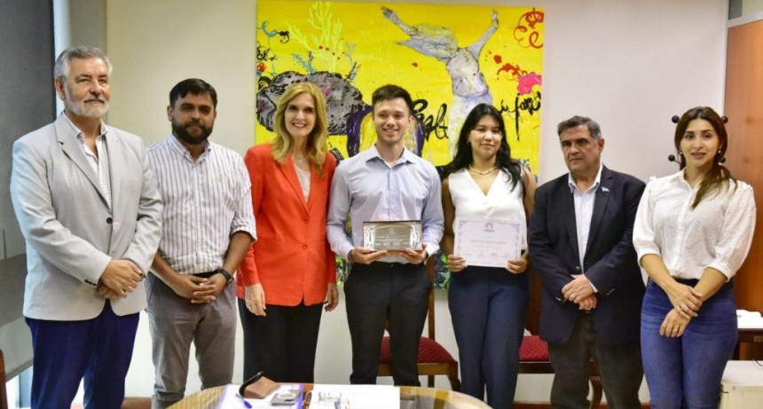 La Legislatura distinguió al grupo Tucu Ciencia y a Benjamín Bertini