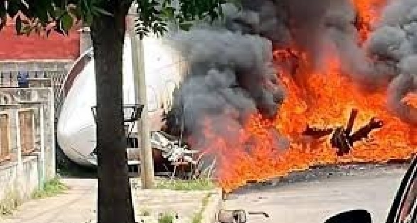 Tragedia en el aeropuerto de San Fernando: se despistó un avión y chocó contra una casa