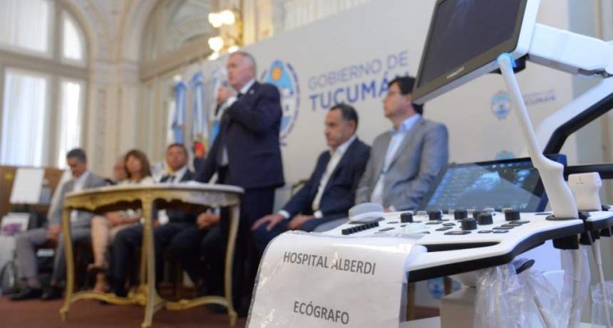 El Gobierno provincial entregó nuevo equipamiento de última tecnología para hospitales, policlínicas y caps de la capital e interior