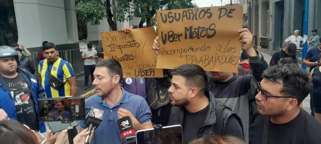 Conductores de aplicaciones protestan pidiendo ser incluidos en el debate de regulación