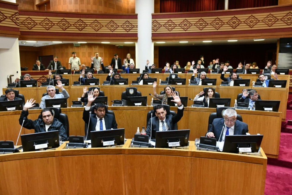 La Legislatura de Tucumán aprueba el presupuesto 2026 y extiende emergencias