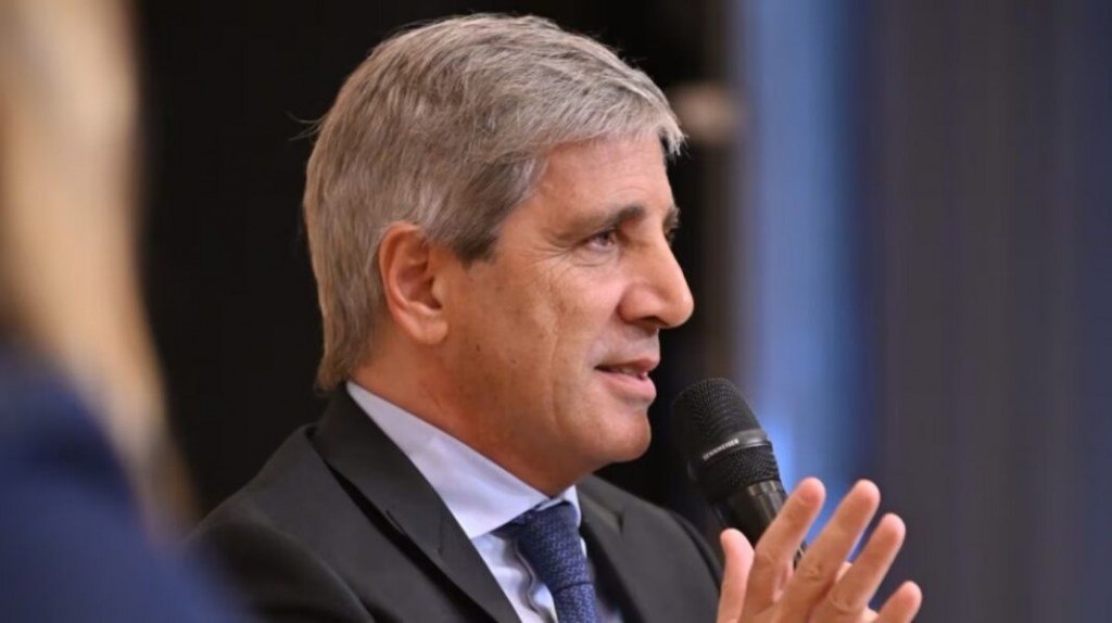 Caputo prioriza alternativas locales para pagar la deuda de enero