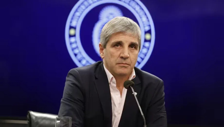 El Gobierno busca cerrar una brecha de US$ 2.400 millones para pagar deuda