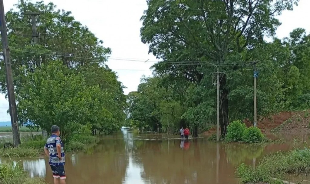 Las 15 familias aisladas en Los Ralos ya regresaron a sus hogares