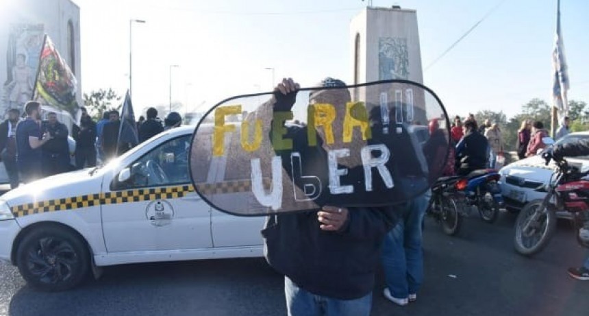 El Concejo de la Capital avanza con una nueva ordenanza para regular taxis y aplicaciones