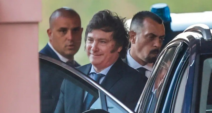 Milei asiste a la jura de los nuevos diputados en el Congreso para respaldar la nueva primera minoría oficialista