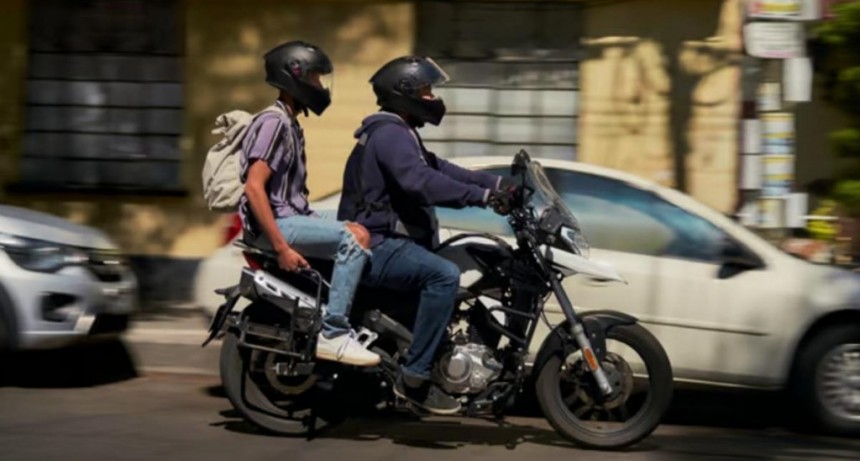 Conductores de Uber Moto marcharán al Concejo Deliberante contra la regulación que restringe su operación en Capital