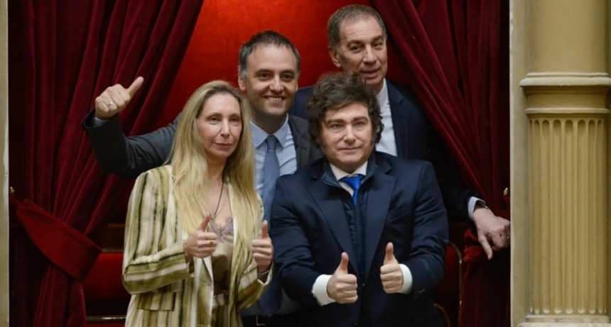 Una sesión con clima de estadio: cánticos, abucheos y provocaciones marcaron la jura de diputados con Milei en el palco