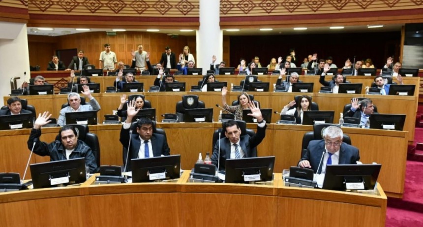 La Legislatura de Tucumán aprueba el presupuesto 2026 y extiende emergencias