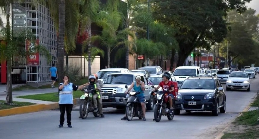 Tras la regulación en la Capital, la pelota está en los municipios vecinos para las apps de transporte